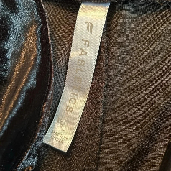 NWOT Fabletics Black Velvet Leggings (Sz L) - Picture 2 of 4